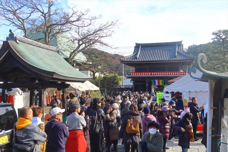 鎌倉・本覚寺の本えびすの様子